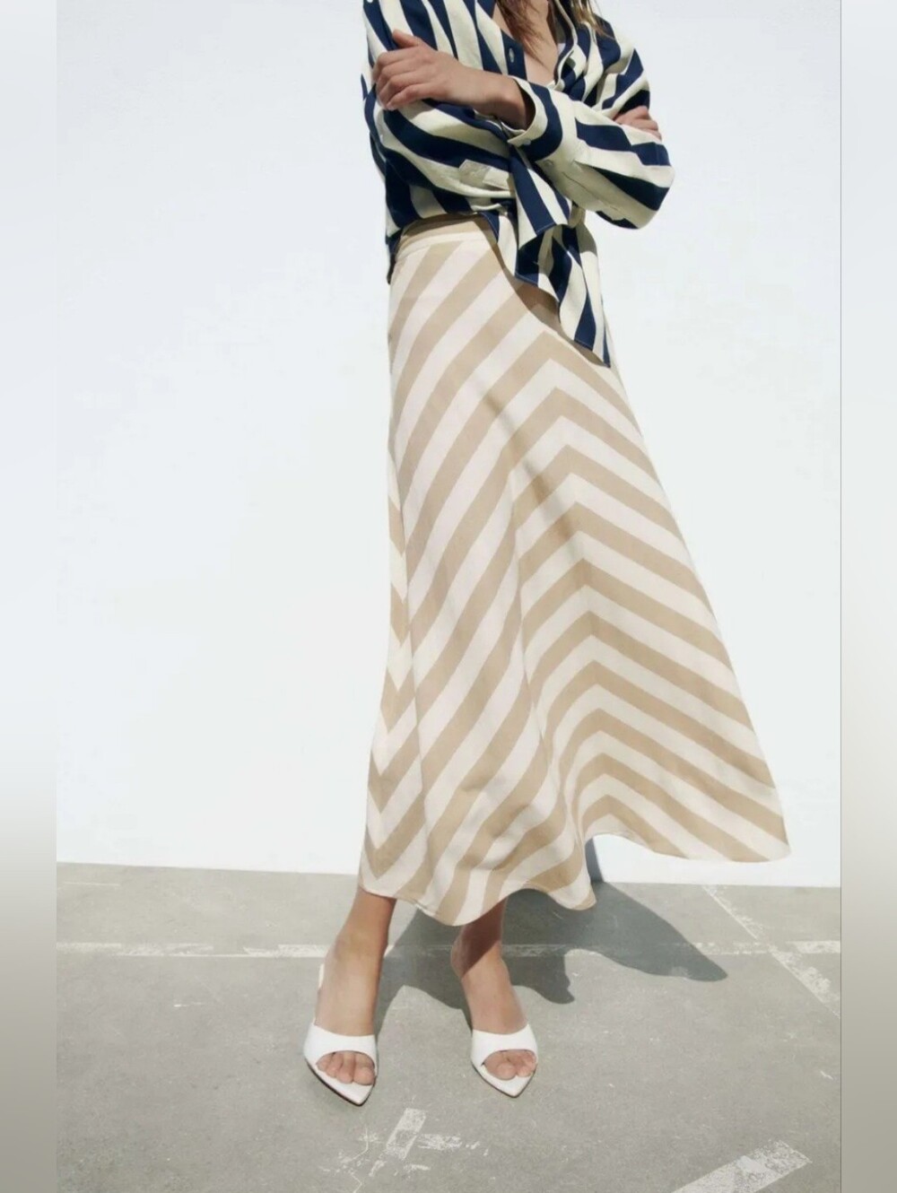 Zara Brown and white stripped maxi skirt Size L